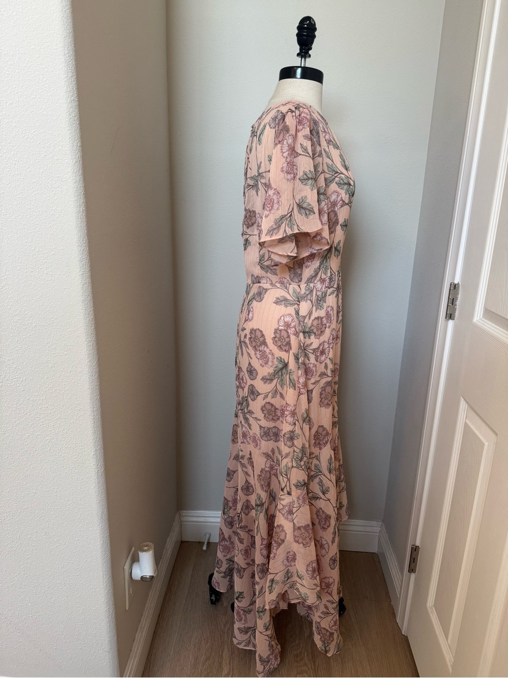 ASTR The Label Floral Garden Midi Dress - Picture 5 of 9